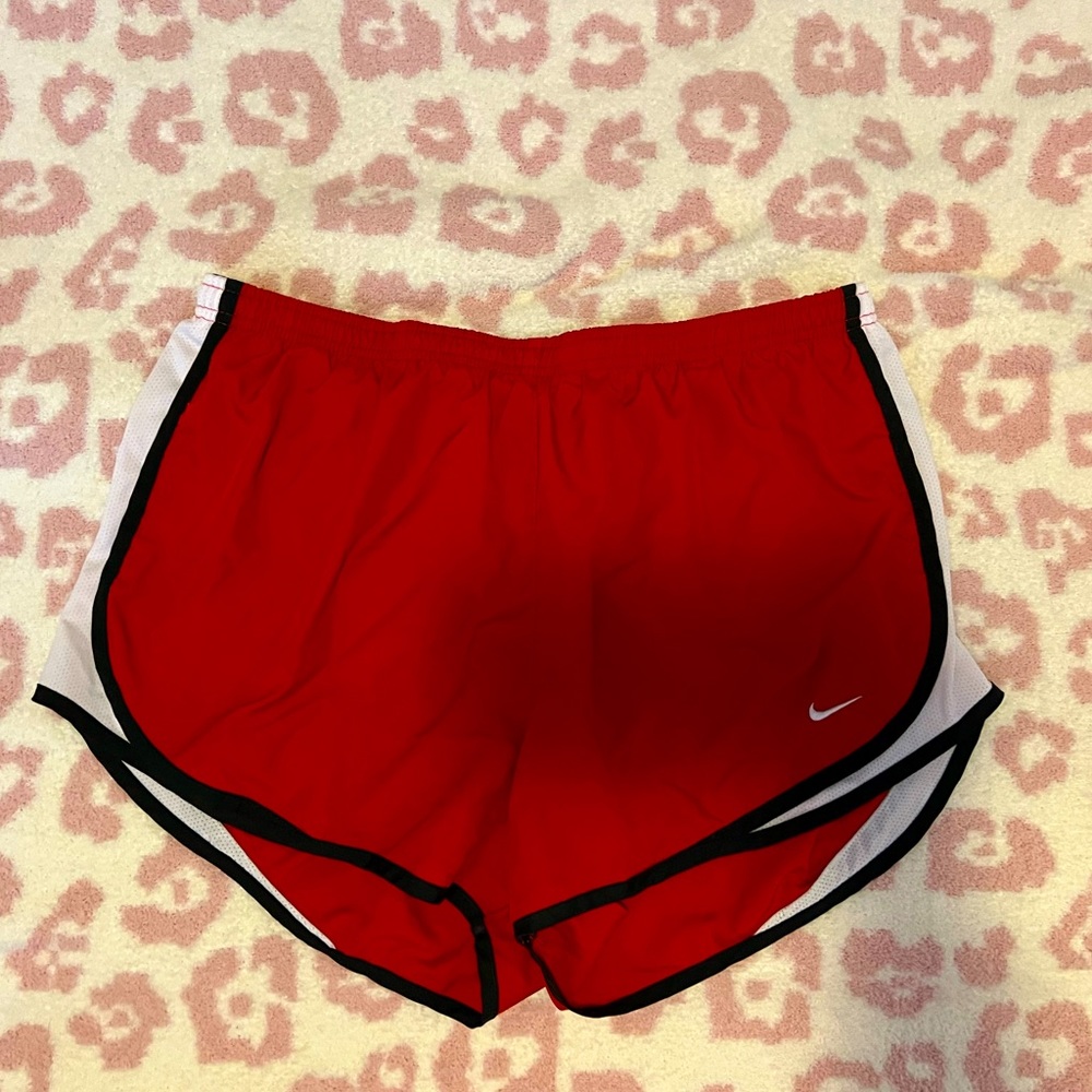 Women’s Nike Tempo Short!